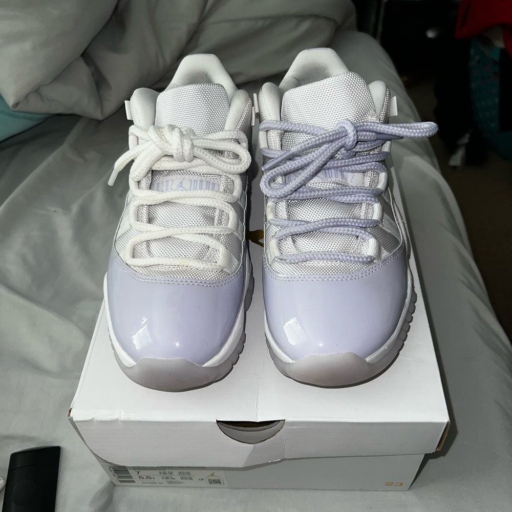 Woman 11 Lows Purple & White